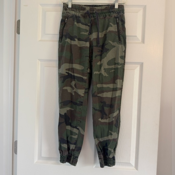 Aritzia TNA Alice Camo Cargo Jogger Pant XXS - Picture 4 of 12